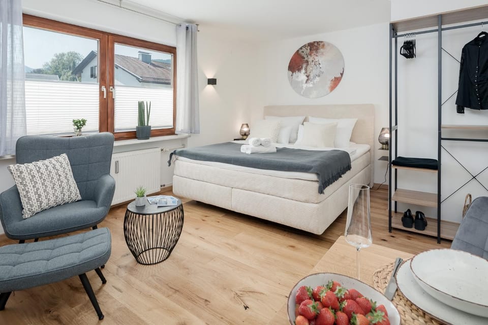 Bed, Photo of the whole room, Seating area, wardrobe