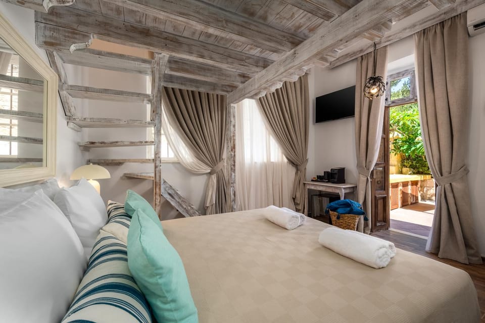 Bed, TV and multimedia, Coffee/tea facilities, Balcony/Terrace, Bedroom