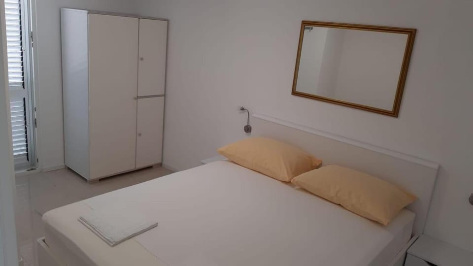Bed, Bedroom, wardrobe