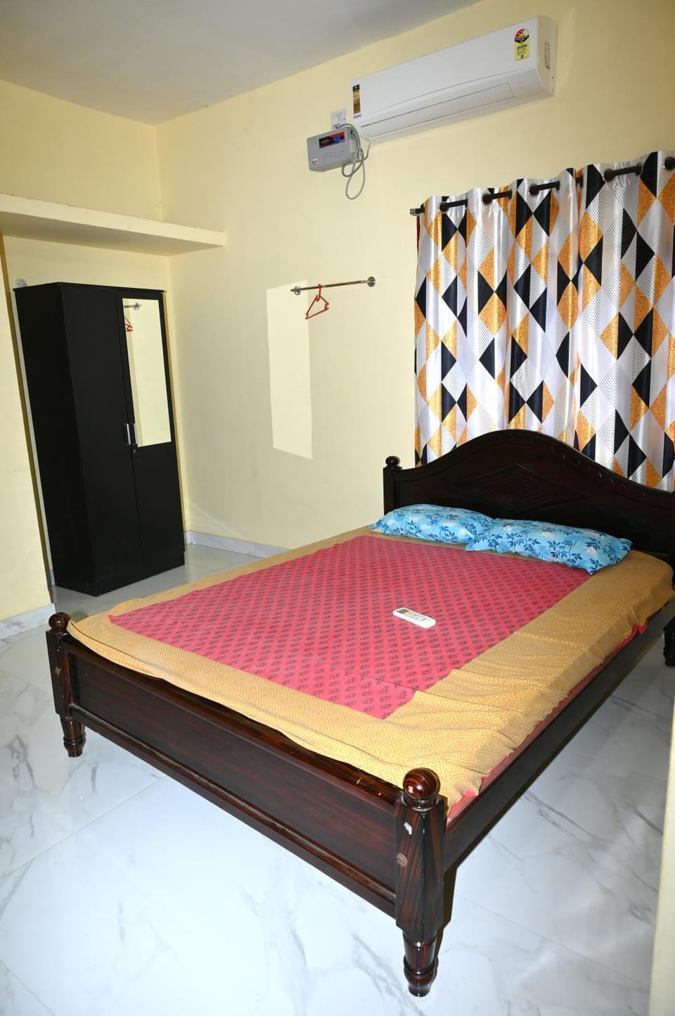 Bedroom, air conditioner