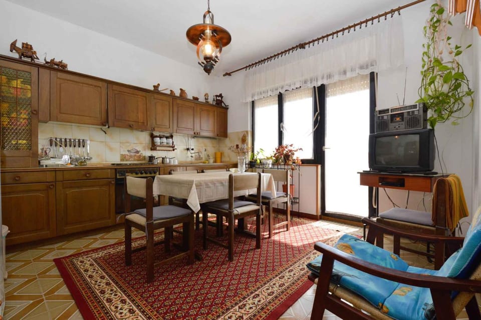 TV and multimedia, Dining area