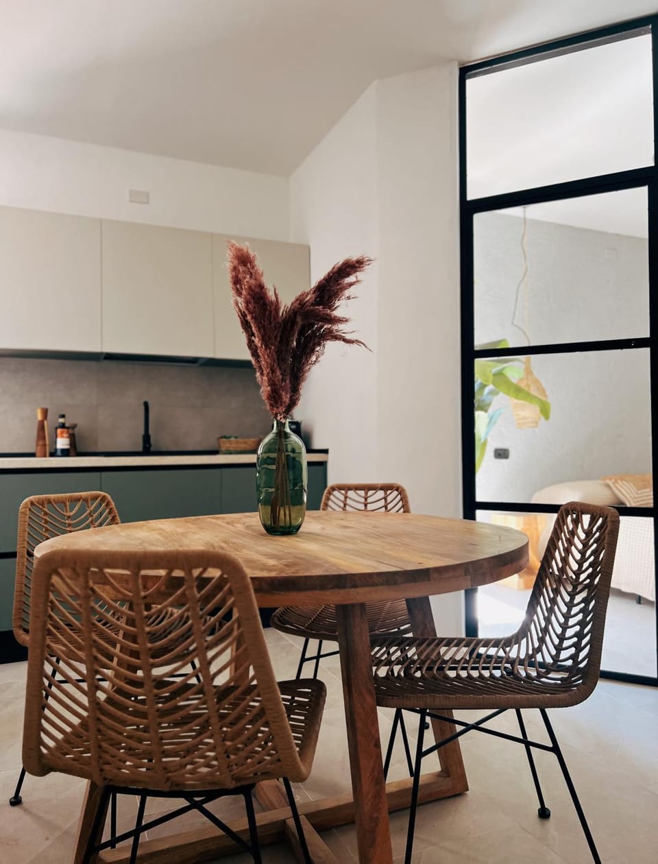 Kitchen or kitchenette, Seating area, Dining area