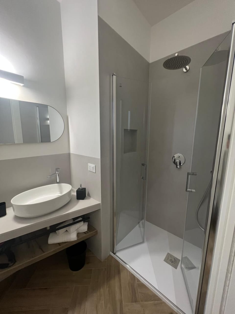 Shower, Toilet, Bathroom, towels