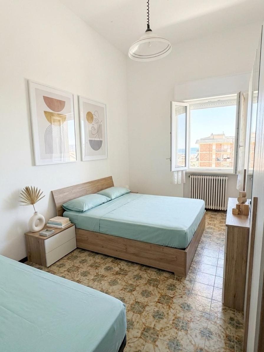 Day, Bedroom