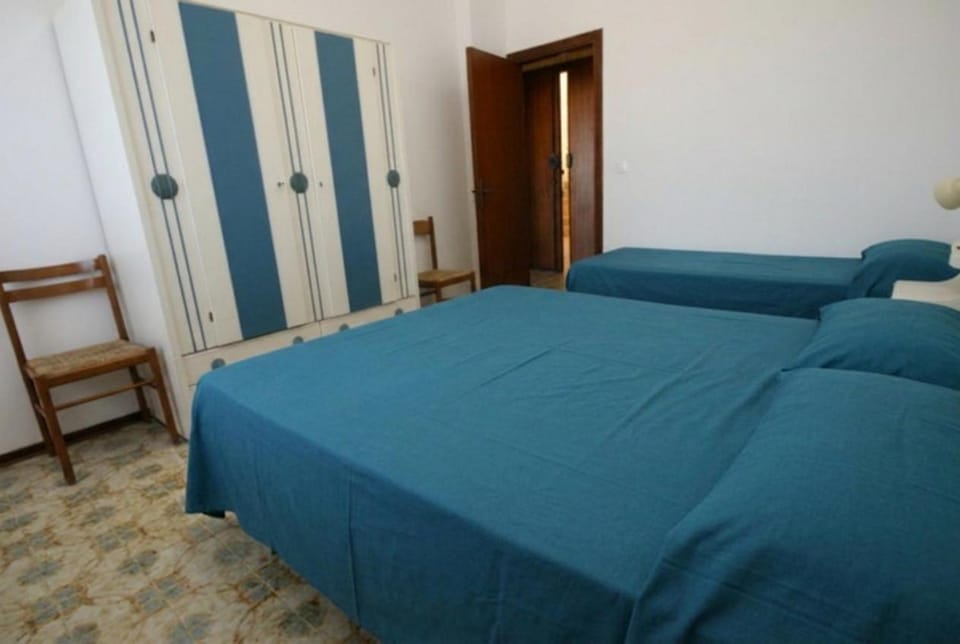 Day, Living room, Seating area