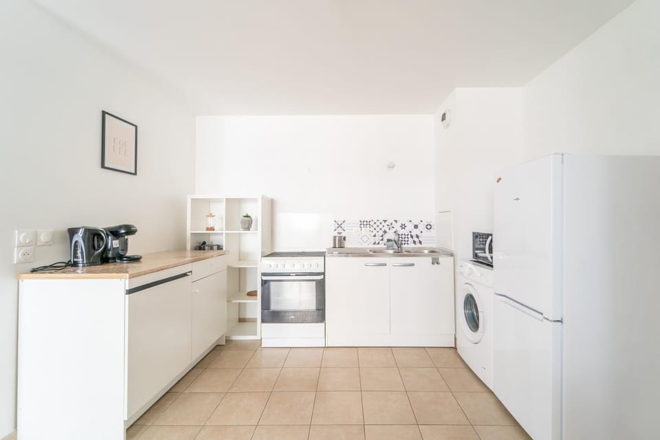 Kitchen or kitchenette