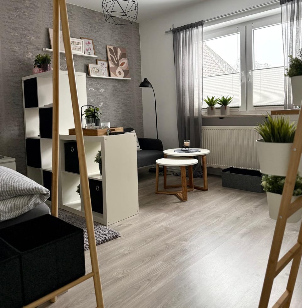 Living room, Photo of the whole room, Seating area, Bedroom