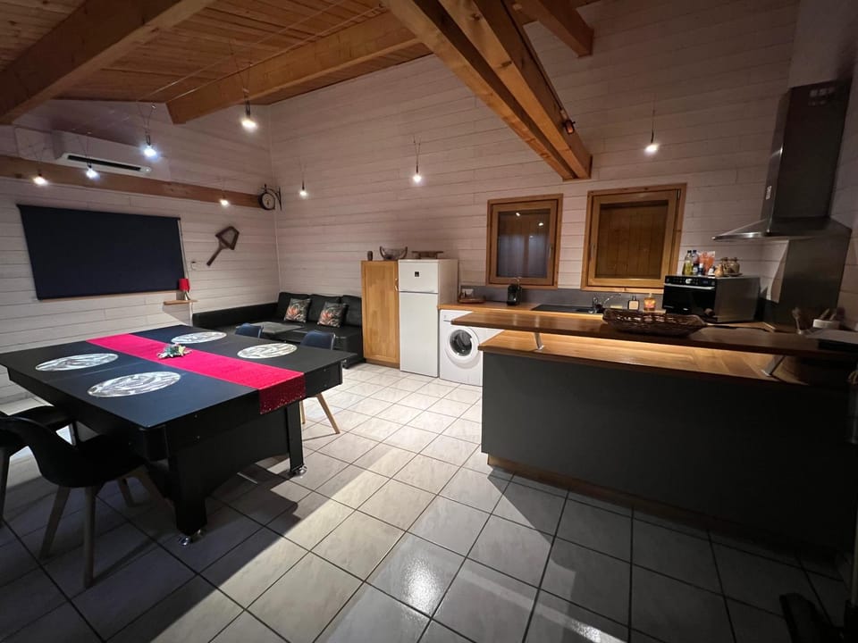 Kitchen or kitchenette, Living room, Seating area, Dining area