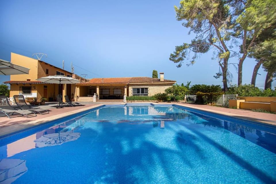 Property building, Pool view, Swimming pool, sunbed