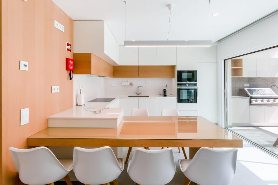 Kitchen or kitchenette, Dining area, oven, stove