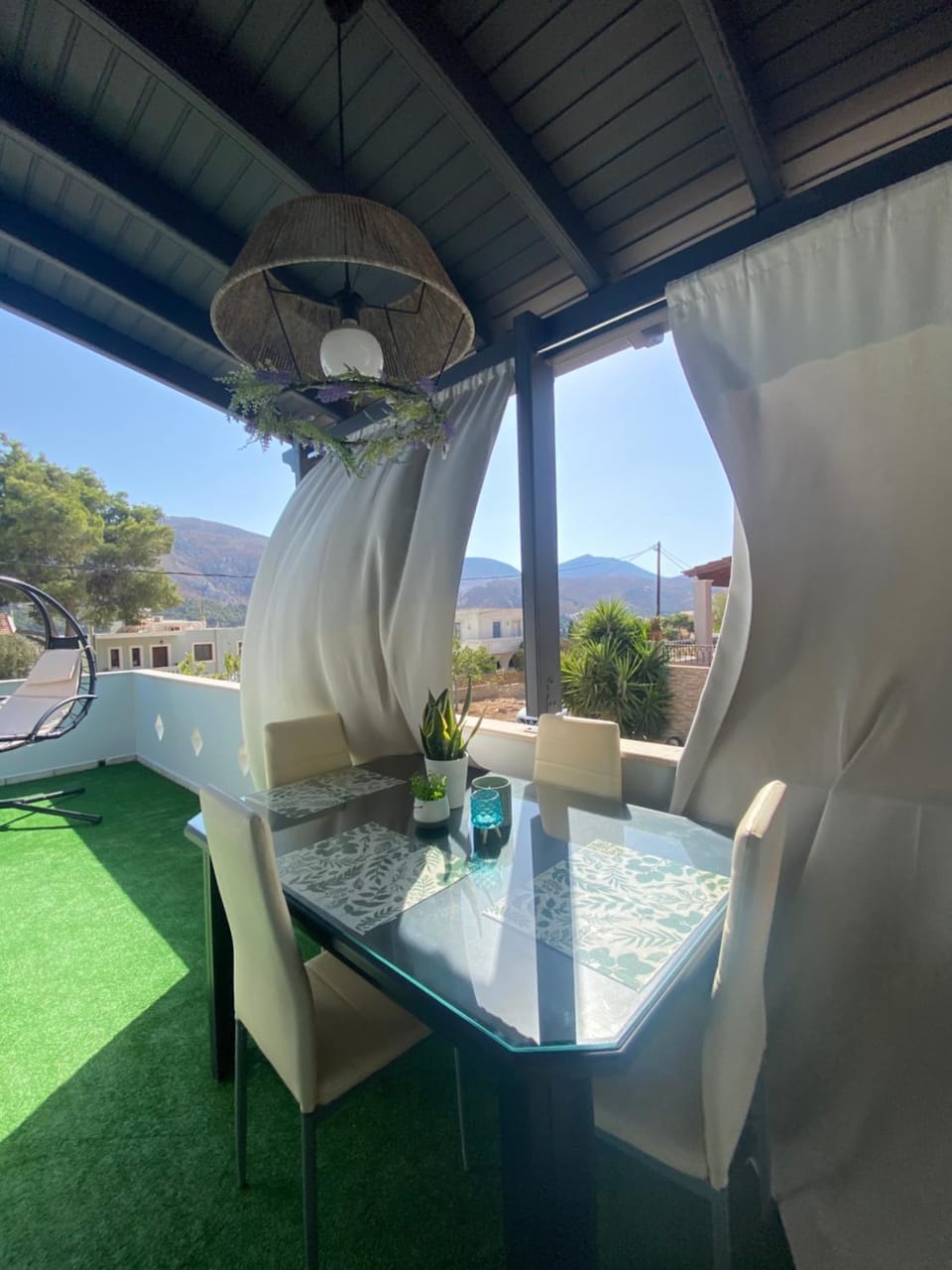 Day, Natural landscape, Balcony/Terrace, Living room, Seating area, Dining area, Mountain view