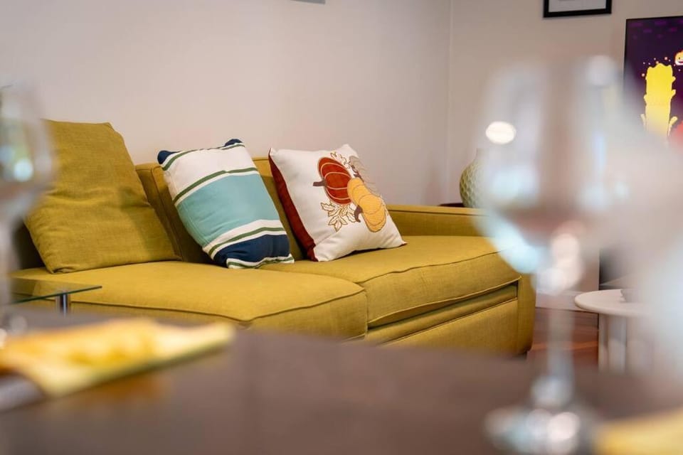 Spacious 5BR & 2BA House w Bathtub, Laundry, Kitchen near Stone Zoo 597 Apartment in Medford