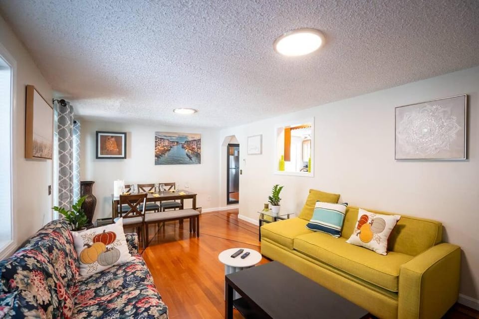 Spacious 5BR & 2BA House w Bathtub, Laundry, Kitchen near Stone Zoo 597 Apartment in Medford
