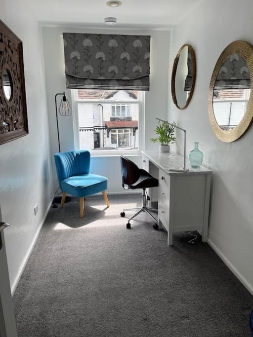 Artizana Suite - Luxury Village Location and Parking Apartment in England