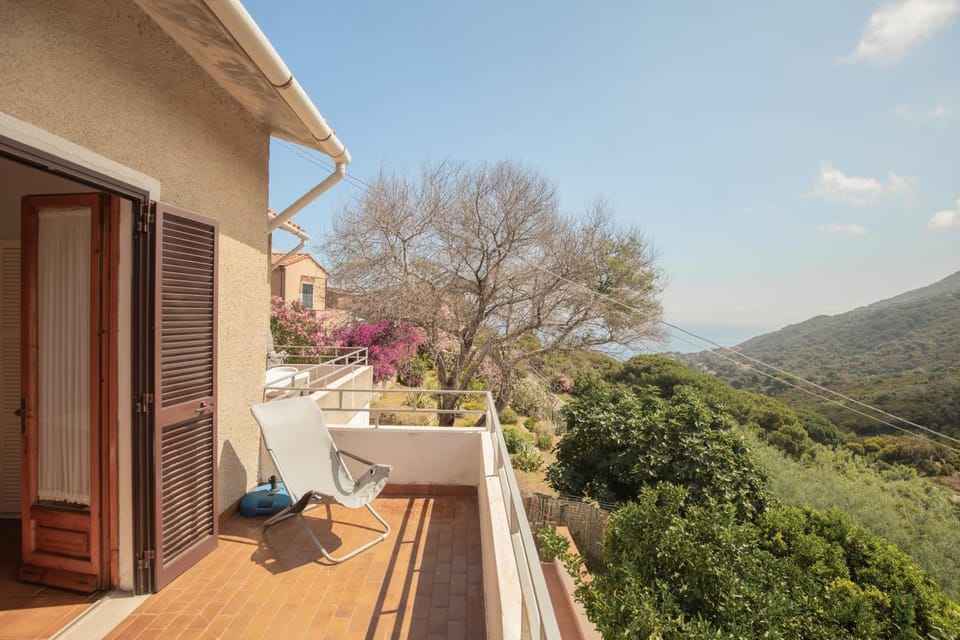 Property building, Natural landscape, Balcony/Terrace