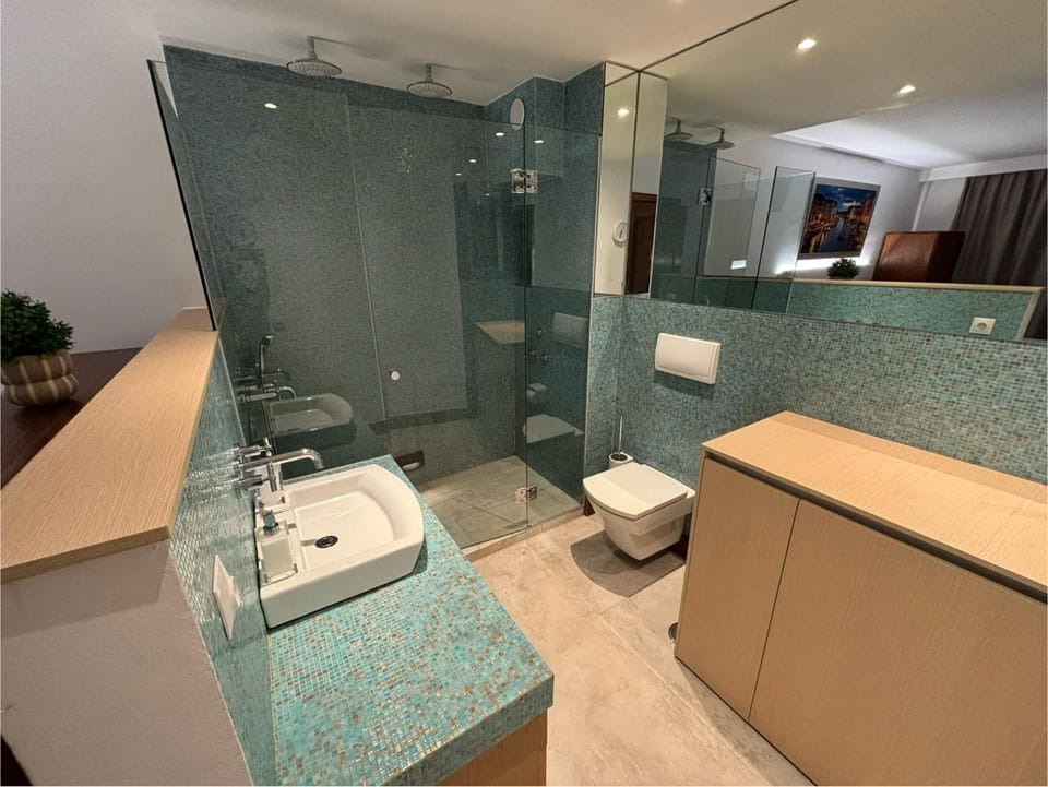 Shower, Bathroom, towels
