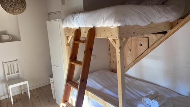 Bedroom, bunk bed