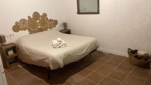 Bedroom, fireplace