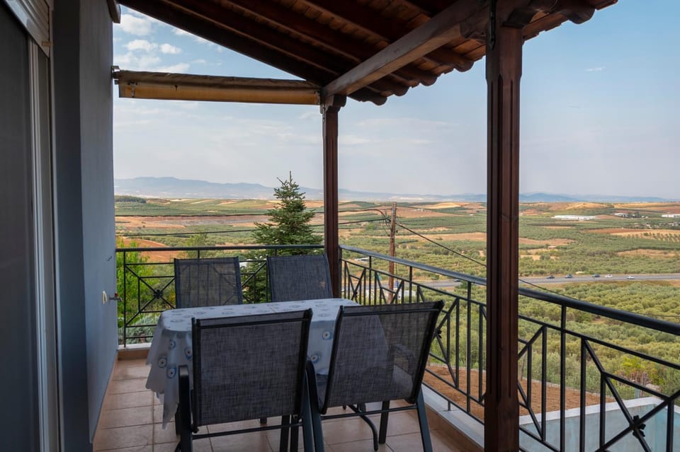 Day, Natural landscape, View (from property/room), Balcony/Terrace, Dining area, Mountain view