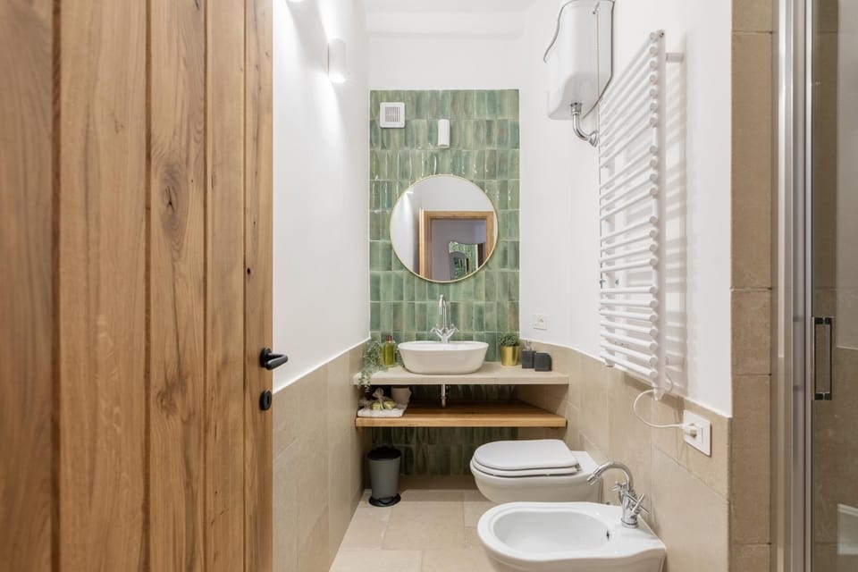 Shower, Toilet, Bathroom, bidet, towels