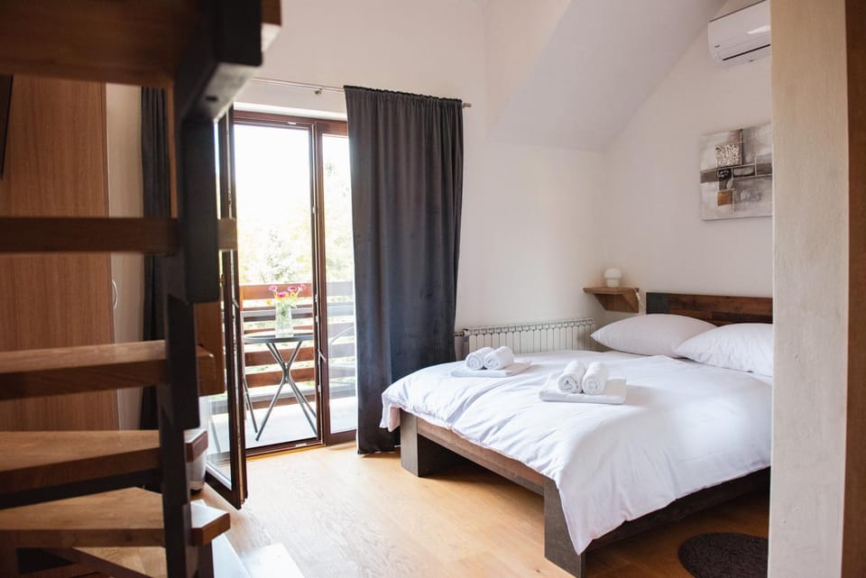 Bed, Bedroom, air conditioner