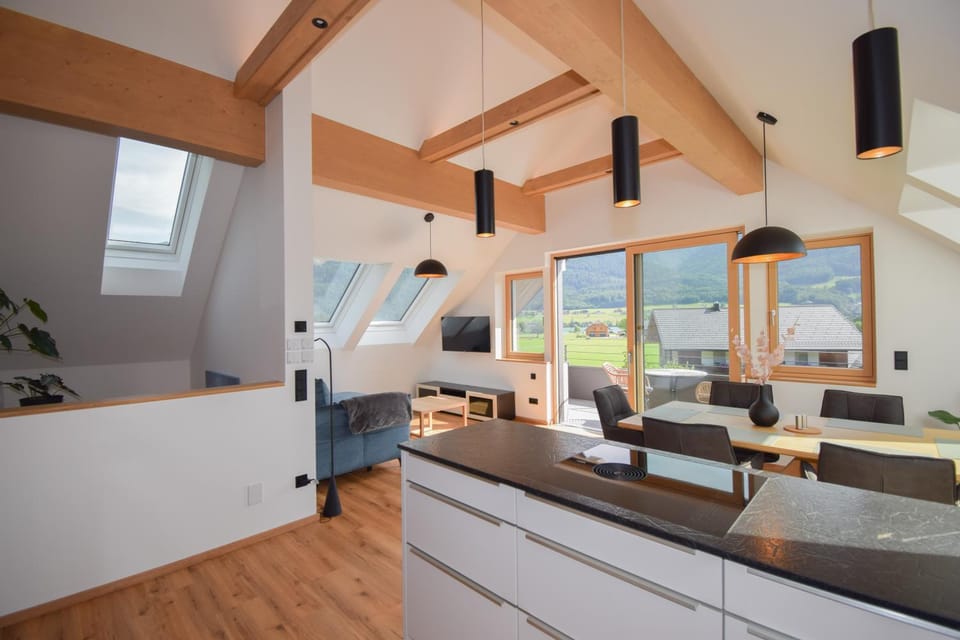 TV and multimedia, Kitchen or kitchenette, Living room, Seating area, Dining area