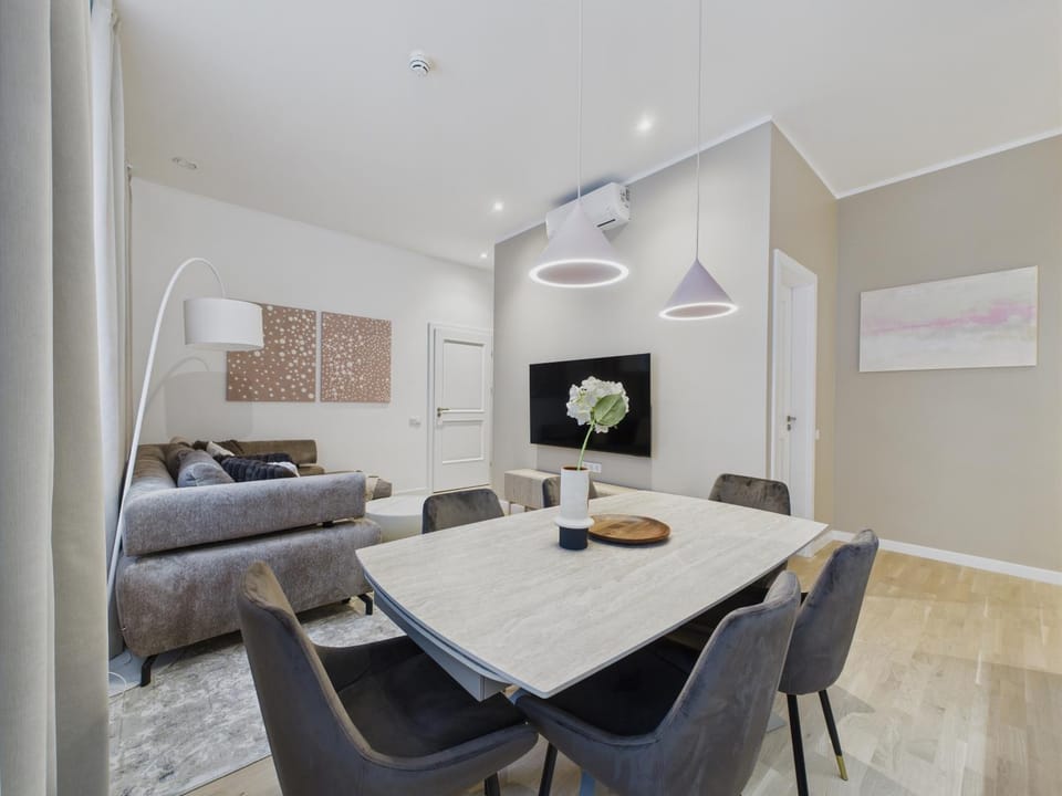 TV and multimedia, Living room, Photo of the whole room, Dining area