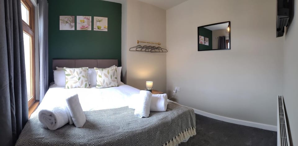 TV and multimedia, Photo of the whole room, Bedroom