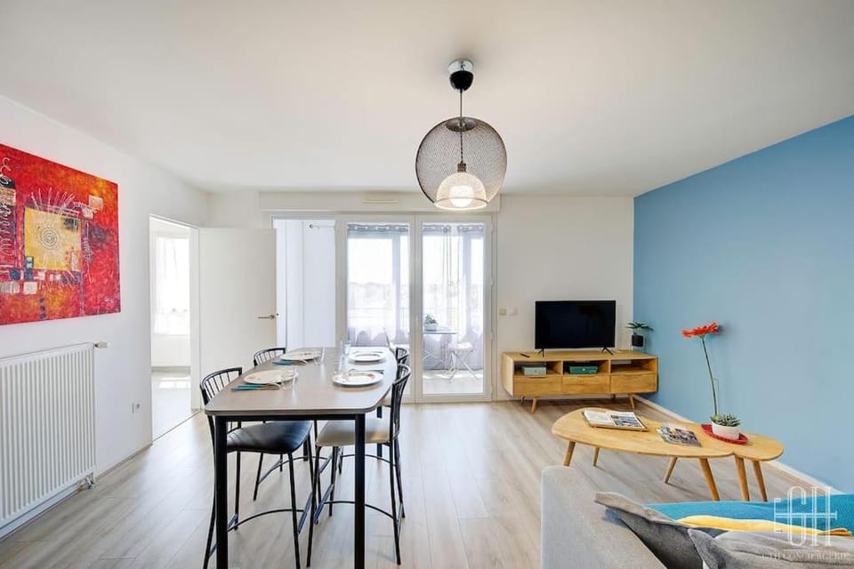 TV and multimedia, Living room, Dining area