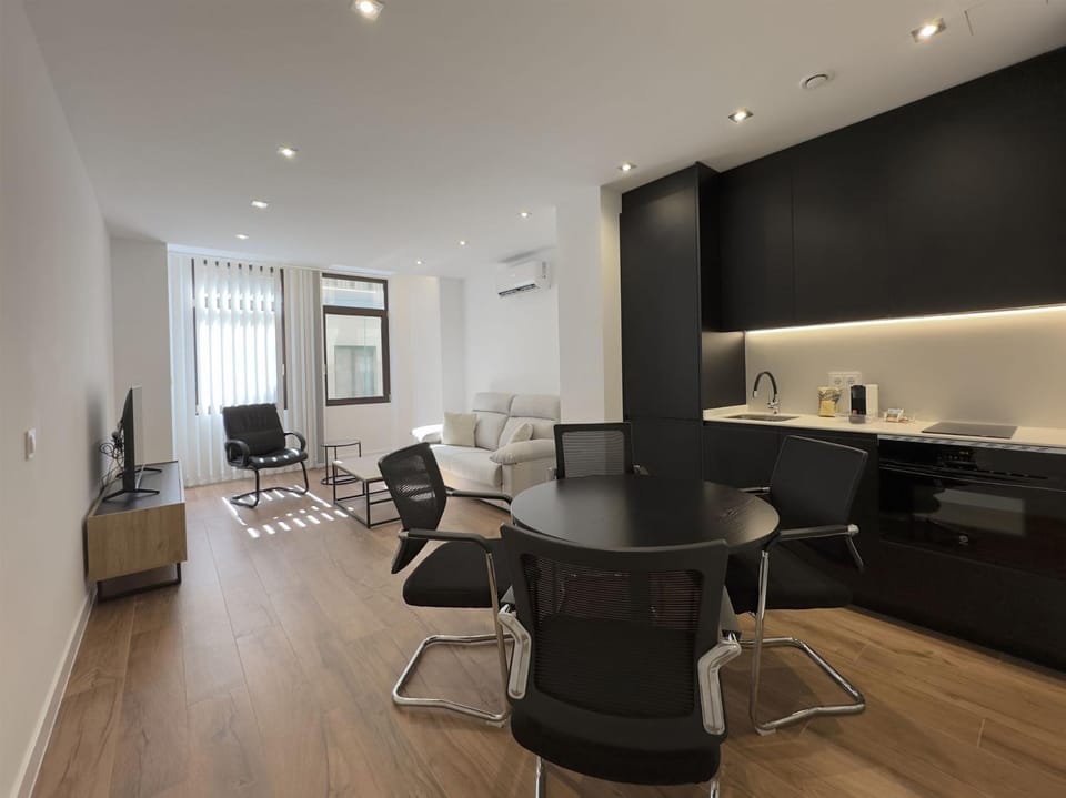 TV and multimedia, Kitchen or kitchenette, Seating area