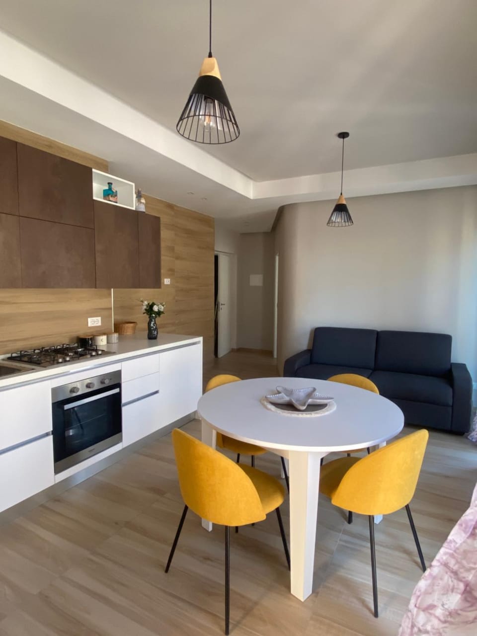 Kitchen or kitchenette, Living room, Seating area, Dining area, oven, stove