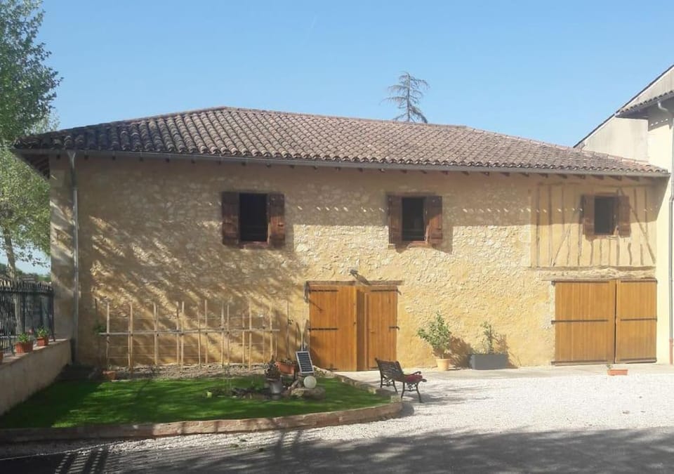 Maison type loft au coeur du village Apartment in Occitanie