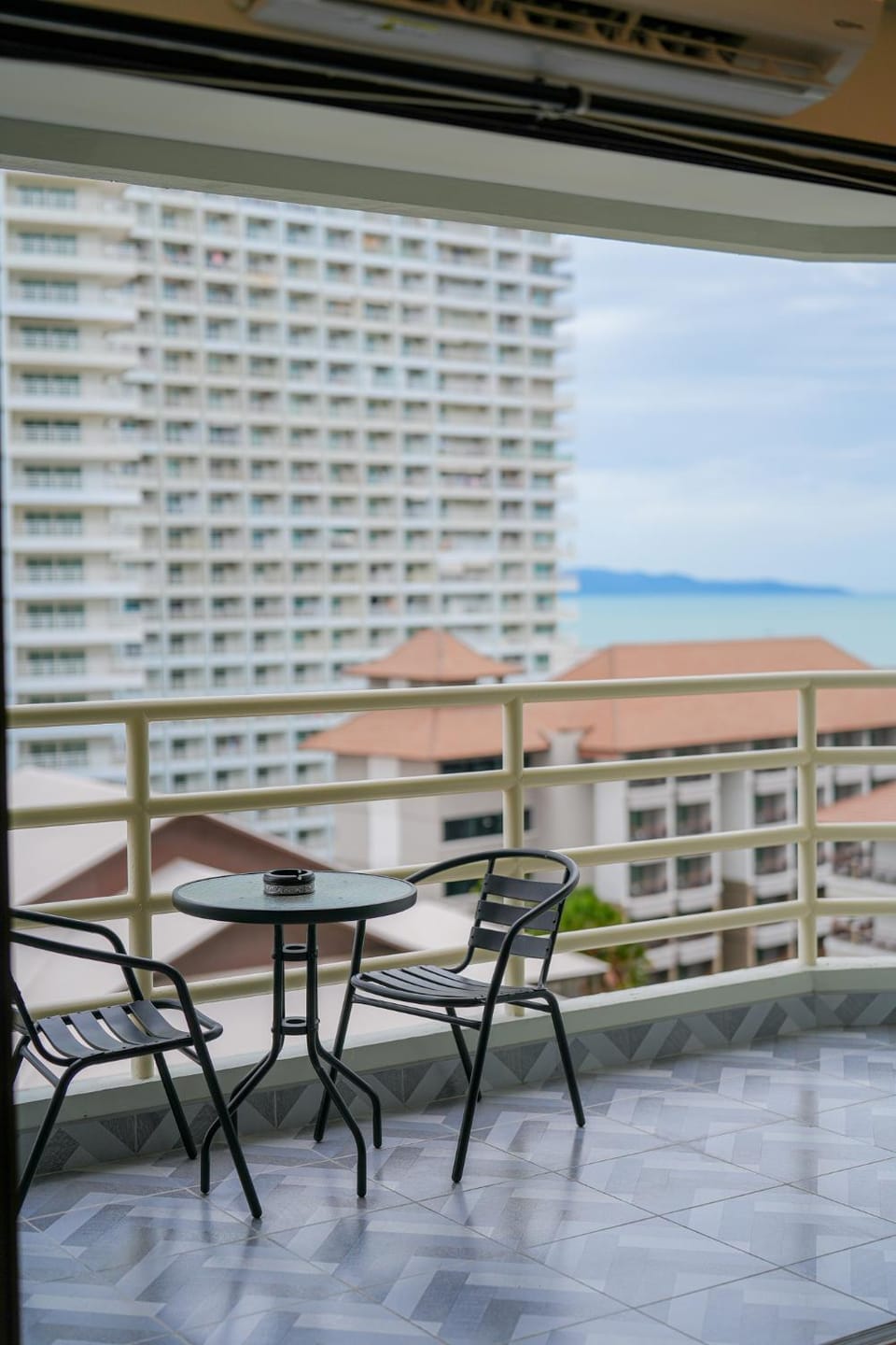View (from property/room), Balcony/Terrace, Dining area, Sea view
