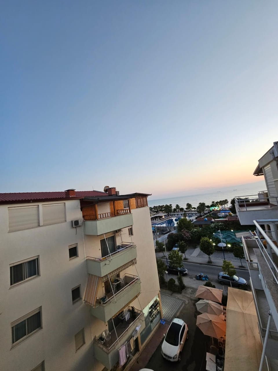 Property building, Day, Natural landscape, City view, Sea view, Sunrise, Sunset, Parking