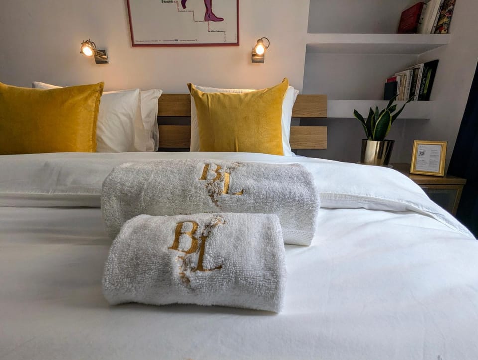Bella Luna Luxury Suites - Spacious 1BR in Old Town Apartment in Warsaw
