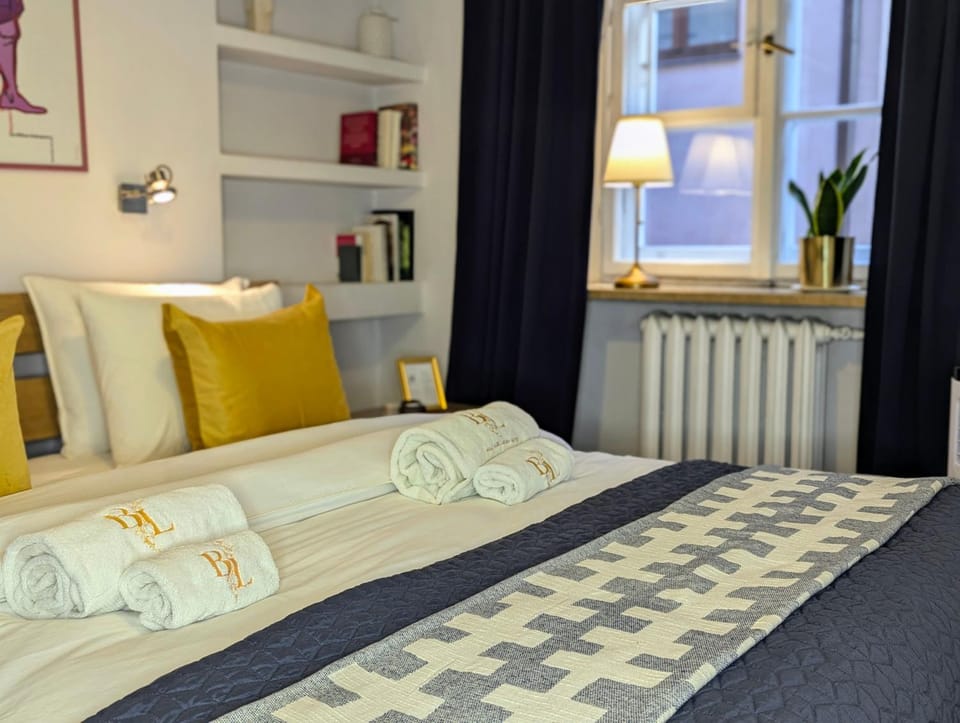Bella Luna Luxury Suites - Spacious 1BR in Old Town Apartment in Warsaw
