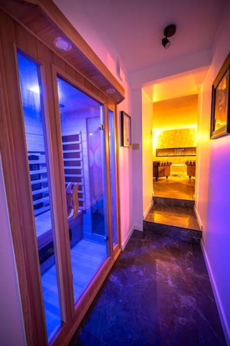 LOVE ROOM LORIENT LoveLoft L'Escapade Romantique Apartment in Lorient