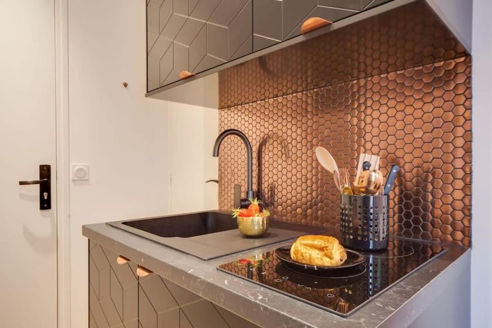 Stunning studio near Canal St Martin - DIVINE MOON Apartment in Paris