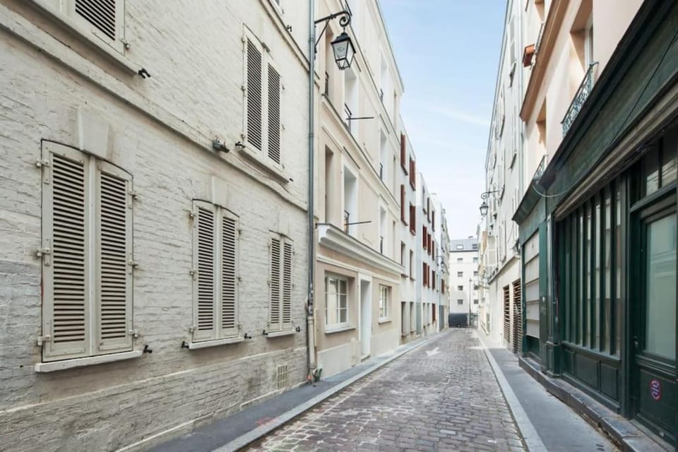 Stunning studio near Canal St Martin - DIVINE MOON Apartment in Paris