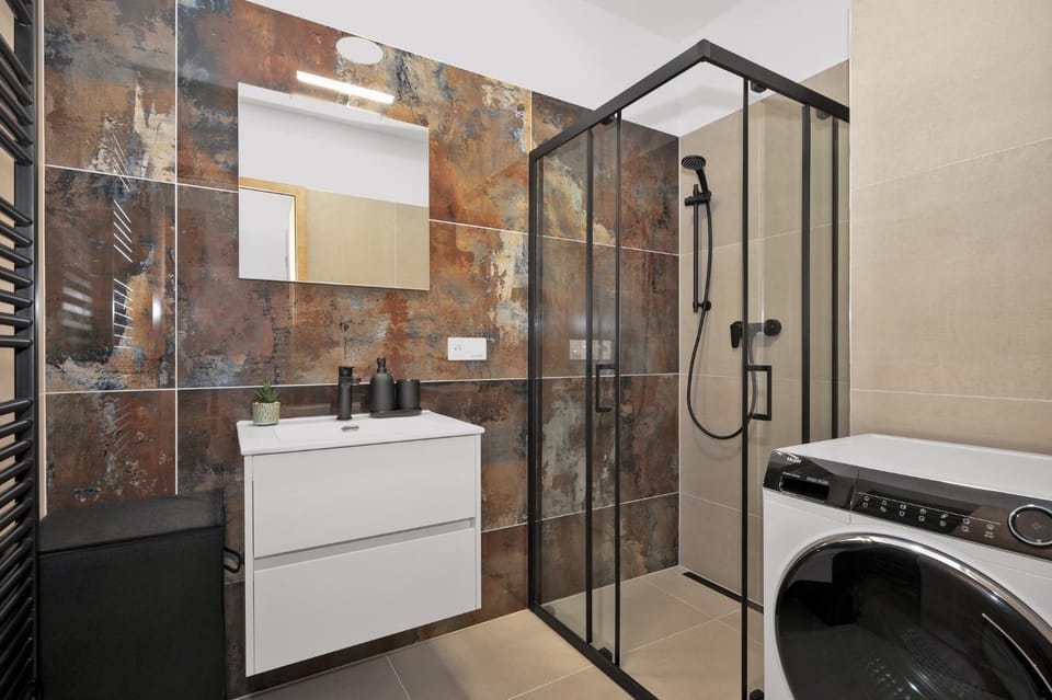 Shower, Bathroom, washing machine, dryer