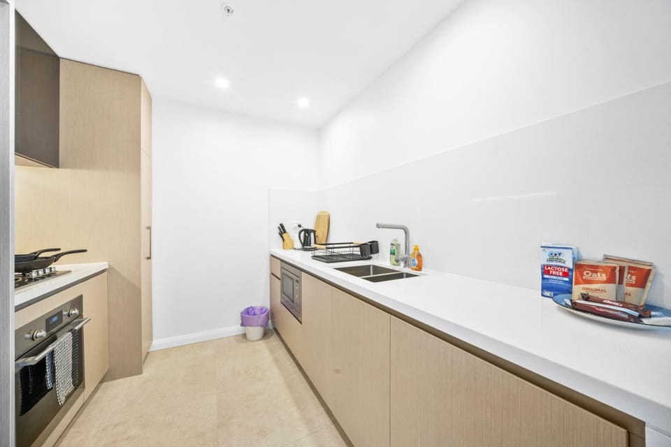 Coffee/tea facilities, Kitchen or kitchenette, oven, stove