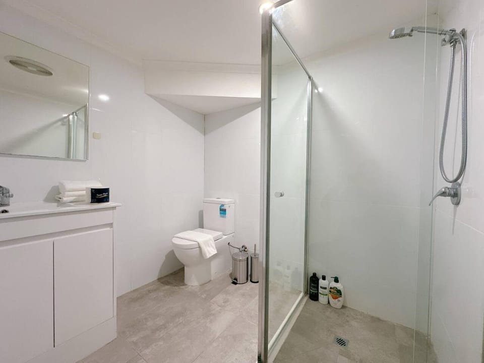 Comfy unit near Garden City Westfield Street Parking House in Brisbane