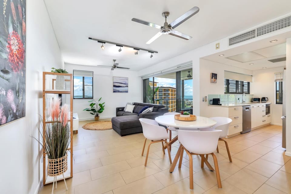 Waterfront Monsoon Suite Top Floor 2 Bedroom Apt Apartment in Darwin