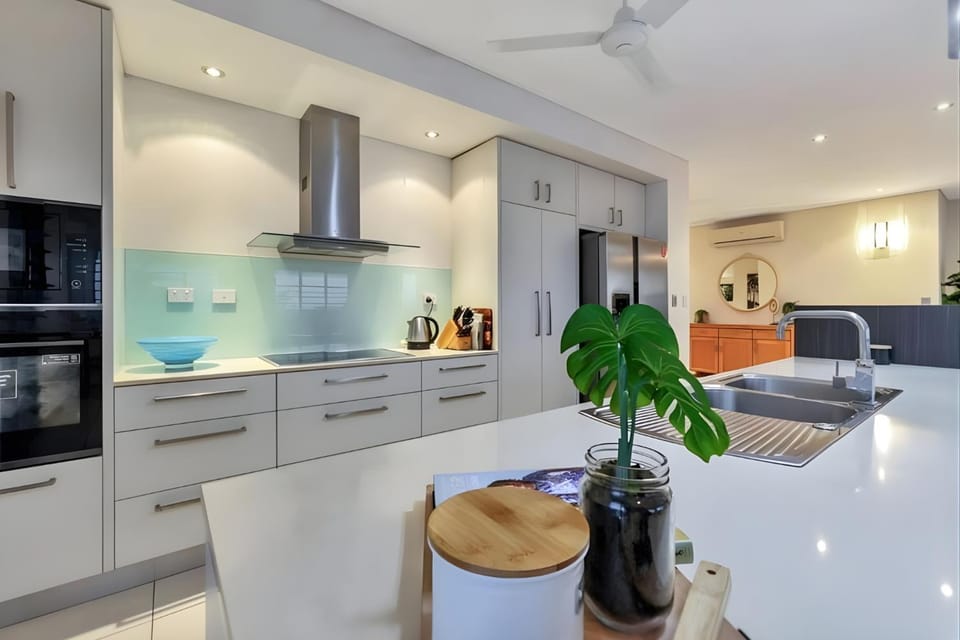 Unrivalled, Sublime and Simply Superb Sub-Penthouse Apartment in Darwin