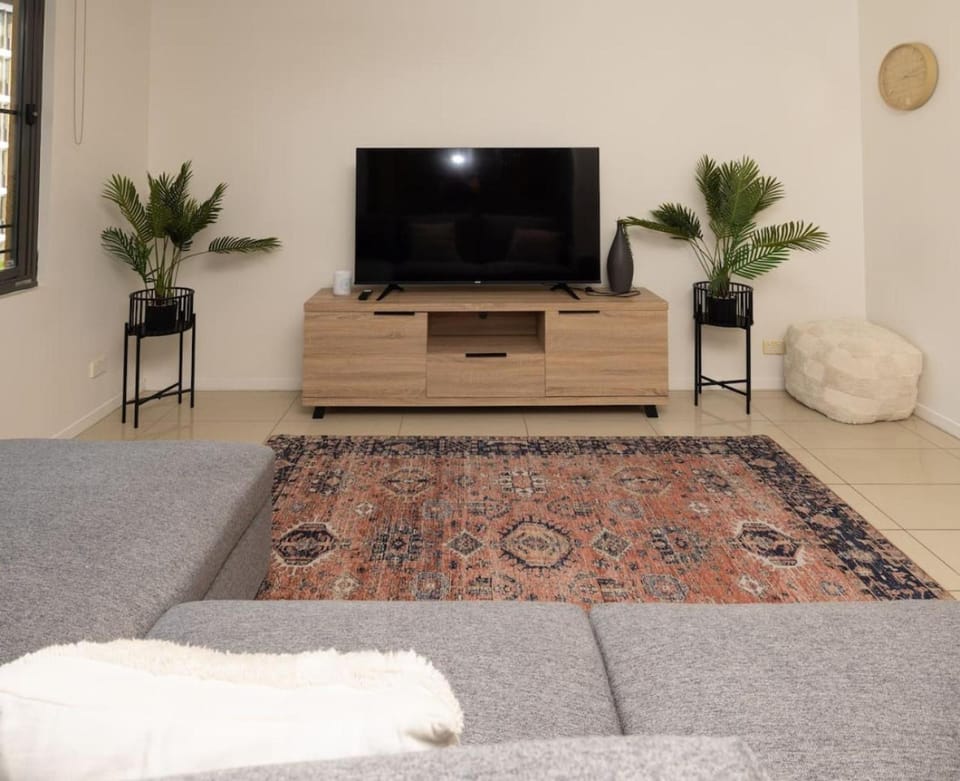 Large and Lovely Waterfront 1 bedroom apartment Apartment in Darwin