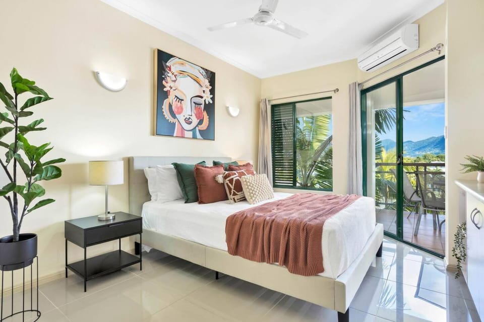Bed, Balcony/Terrace, Bedroom, internet, wardrobe, air conditioner