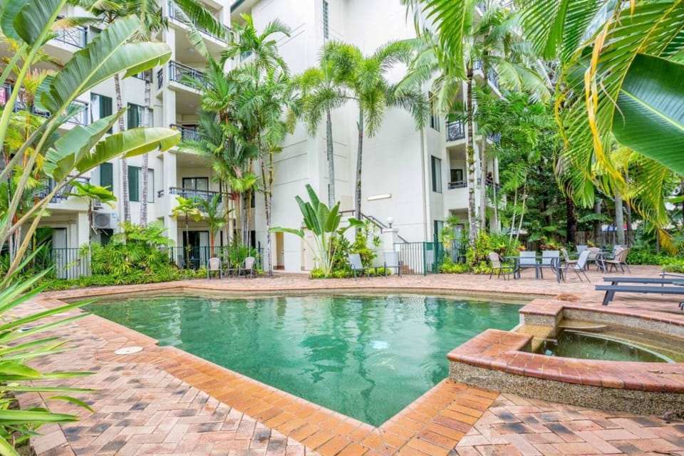 Property building, Spring, Day, Natural landscape, Garden, Autumn, Garden view, Pool view, Swimming pool, sunbed