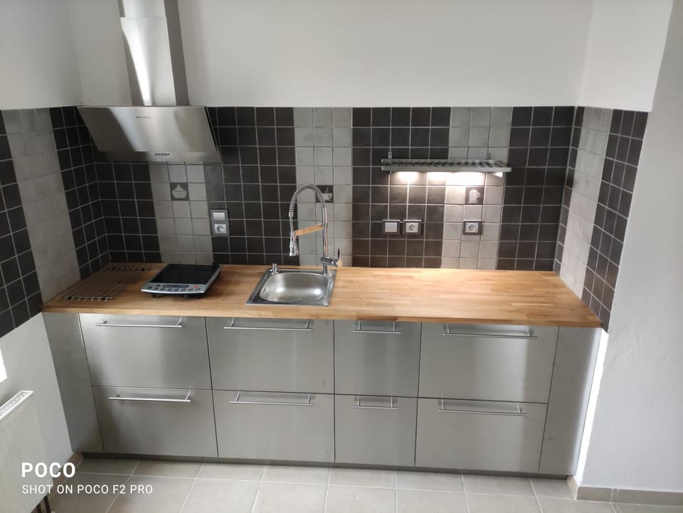 Kitchen or kitchenette, Kitchen or kitchenette
