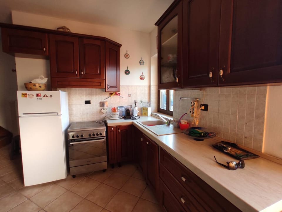 Kitchen or kitchenette, dishwasher, oven, pet friendly