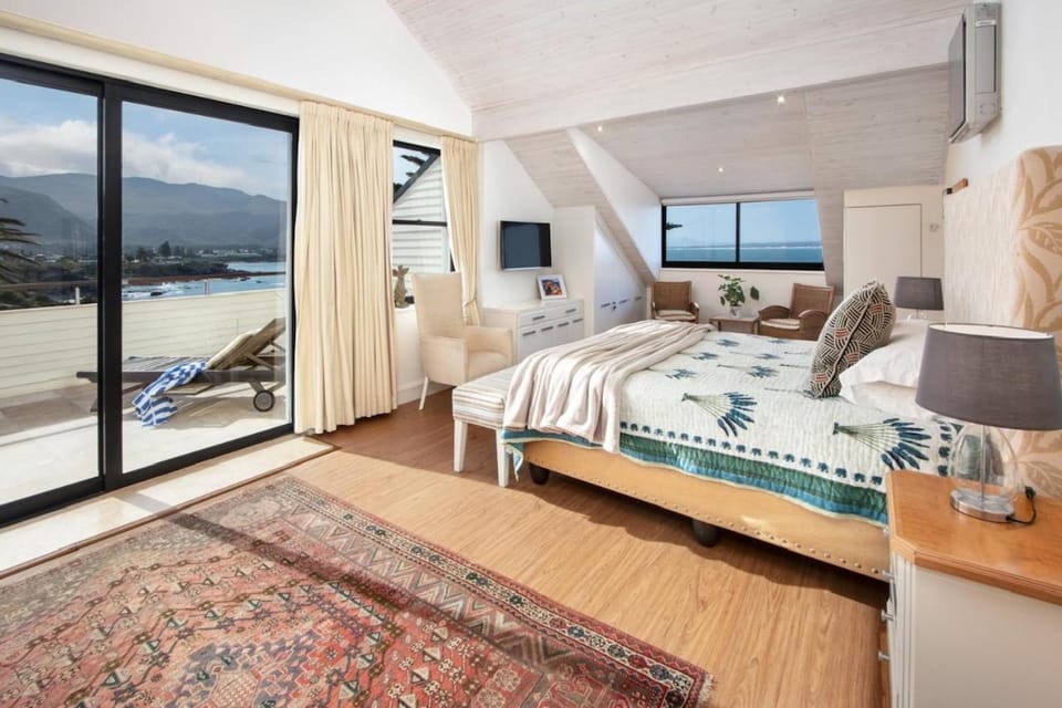 Bed, Balcony/Terrace, Photo of the whole room, Bedroom, Mountain view, Sea view